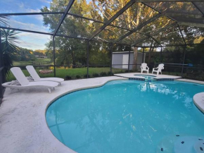 Stunning Waterfront Lakehouse Tampa-USF Golf Center-BushGardens-Bucs-Moffitt-Downtown Tampa-Ibor City